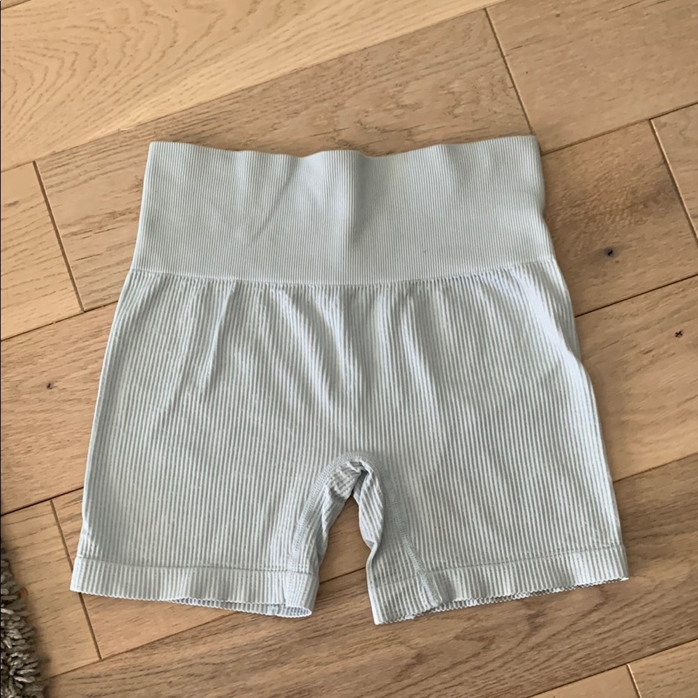 High-Waisted Ribbed Women's Shorts - Gray